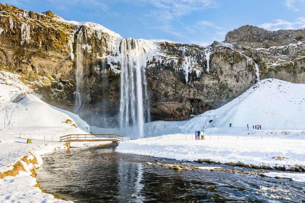 Cascada Seljalandsfoss en invierno